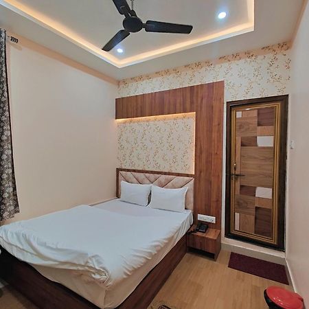 Hotel Mangal Murti Varanasi Exterior photo