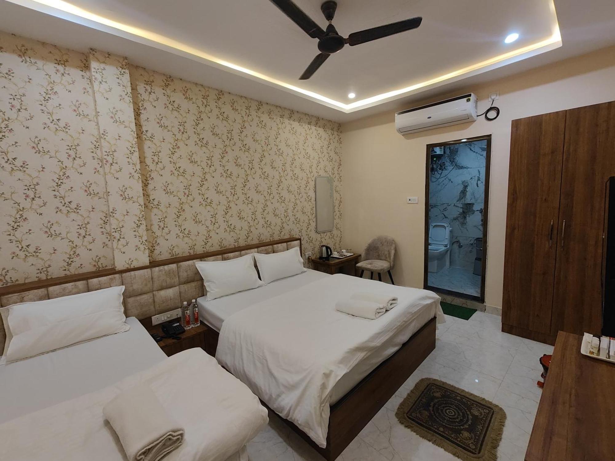 Hotel Mangal Murti Varanasi Exterior photo