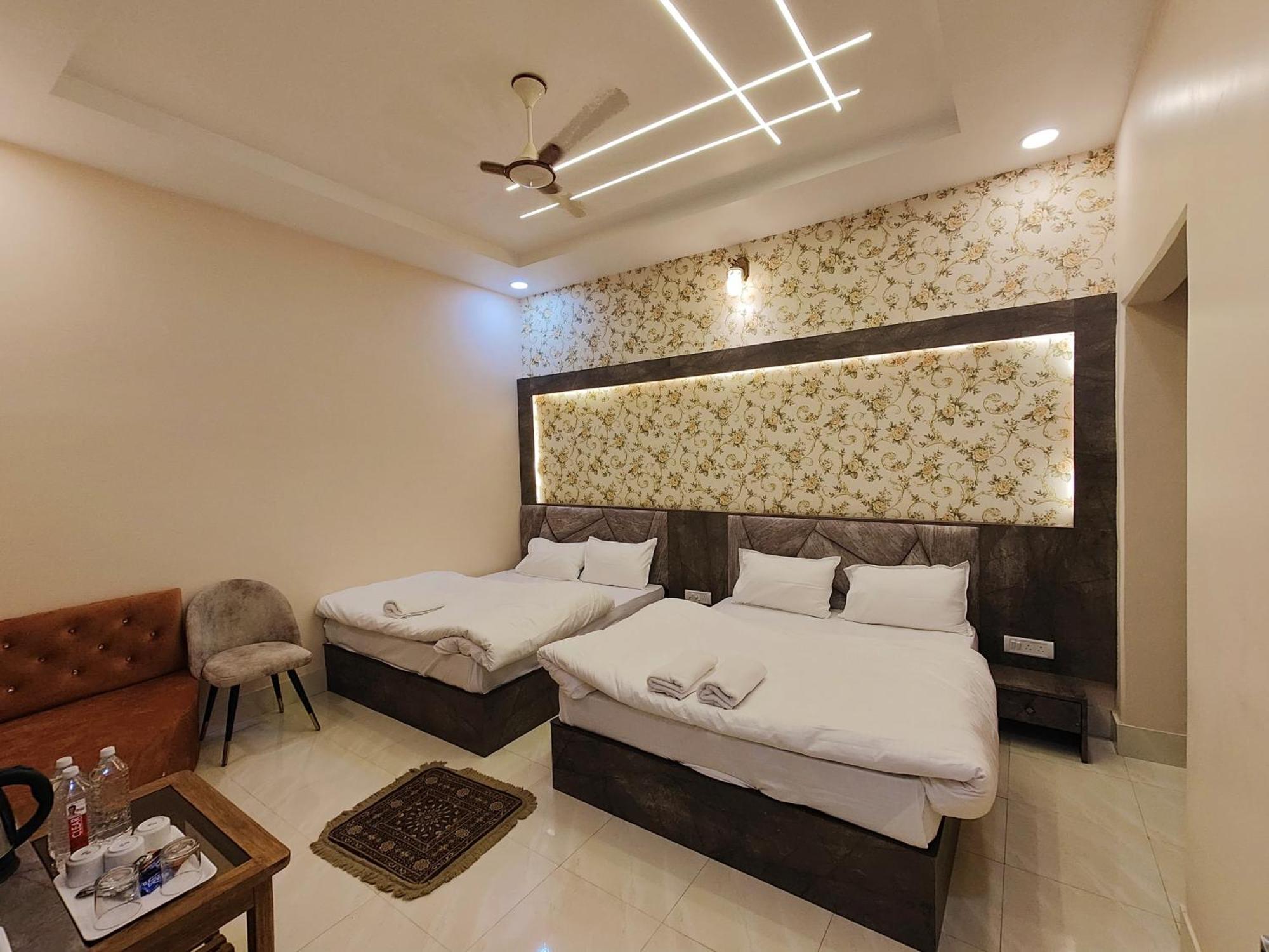 Hotel Mangal Murti Varanasi Exterior photo