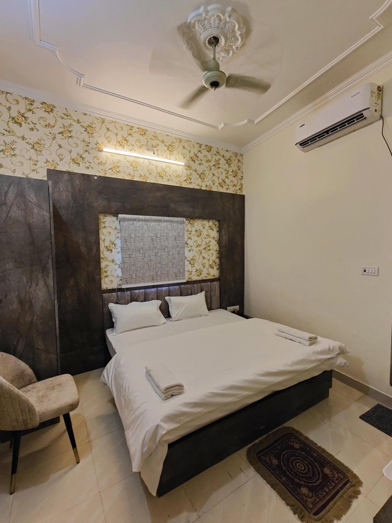 Hotel Mangal Murti Varanasi Exterior photo